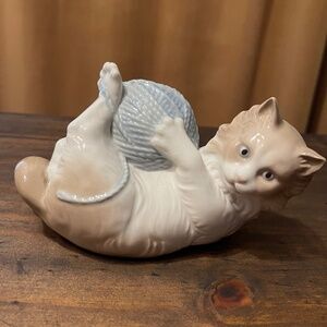 Vintage Lladro (NAO) Cat Playing